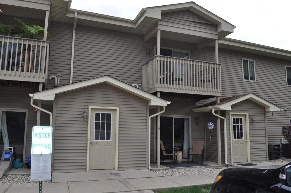 2nd floor condo wbalcony!