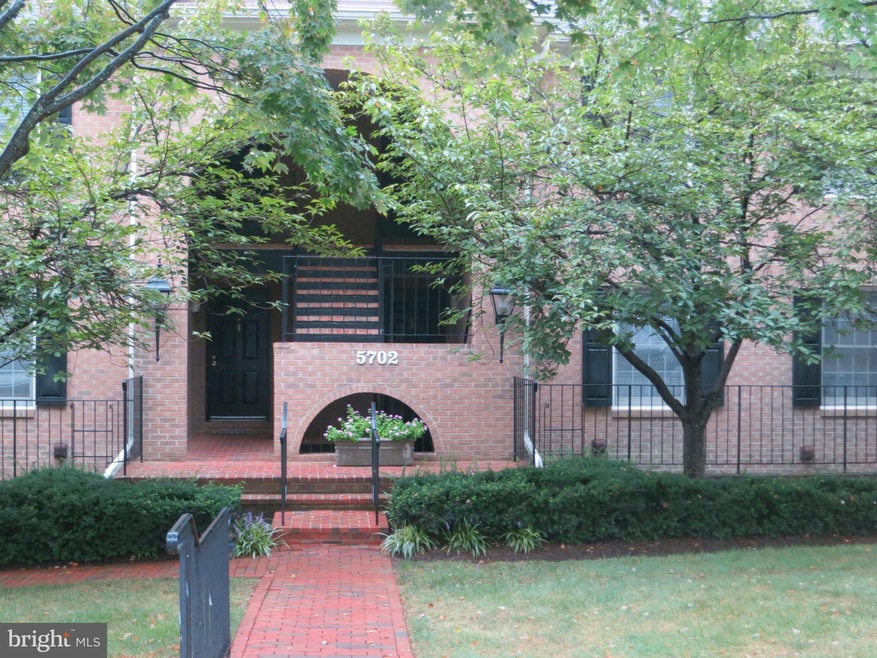 5702 Brewer House Cir unit T1, Rockville, MD 20852 - photo 1