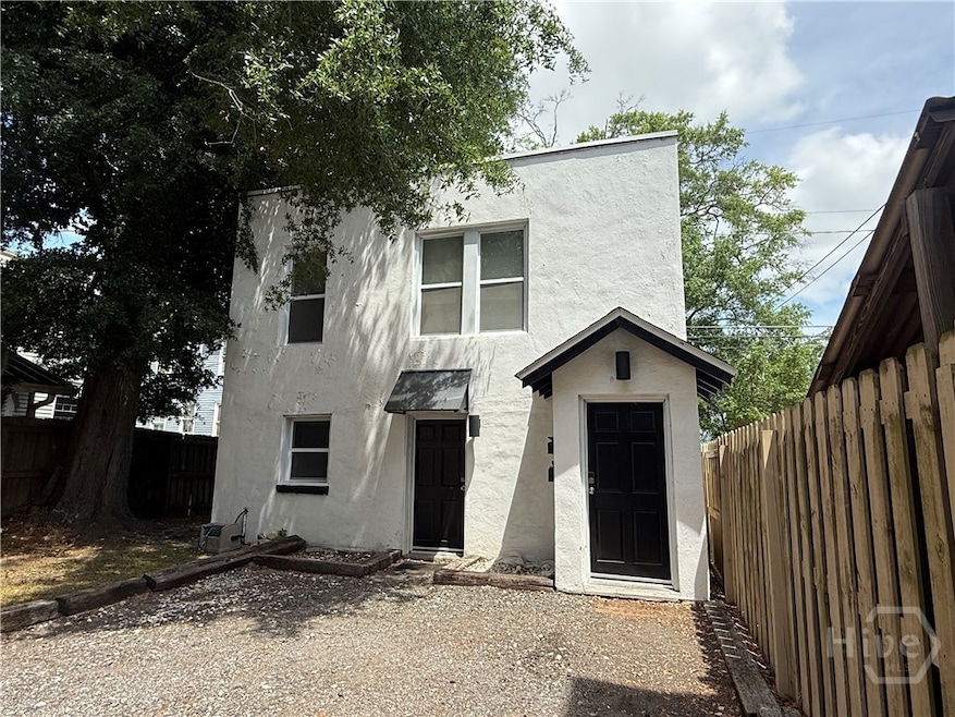 508 E Henry St unit UPSTAIRS, Savannah, GA 31401 - photo 1