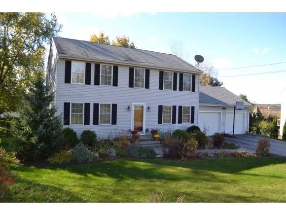 15 Brittany Cir, Pembroke, NH 03275 - photo 1