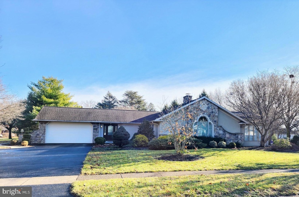 1006 Hillview Ln, Hershey, PA 17033 - photo 1