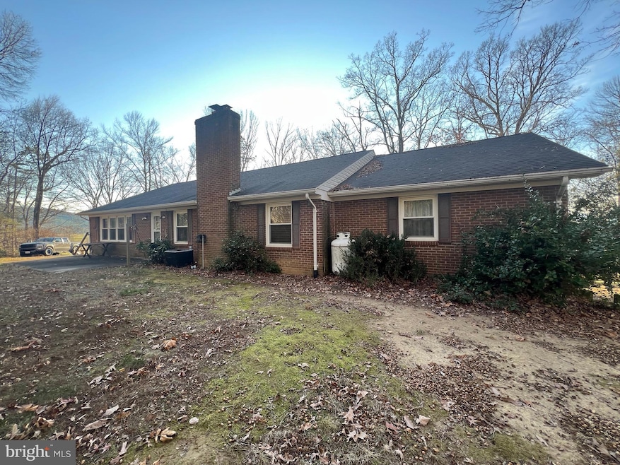 728 Clearview Rd, Luray, VA 22835 - photo 1