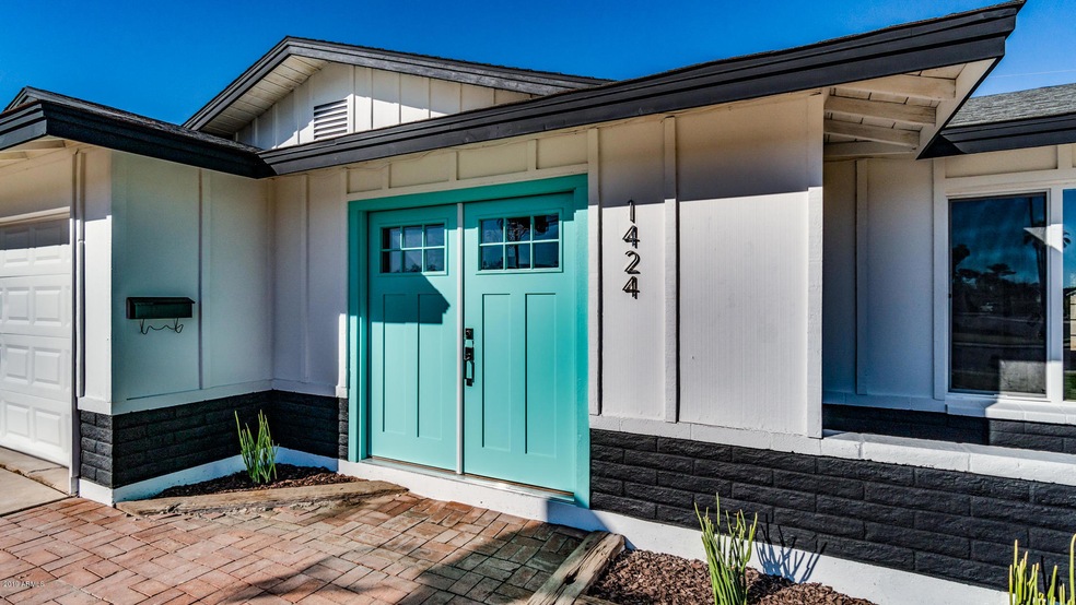 1424 E Broadmo-6