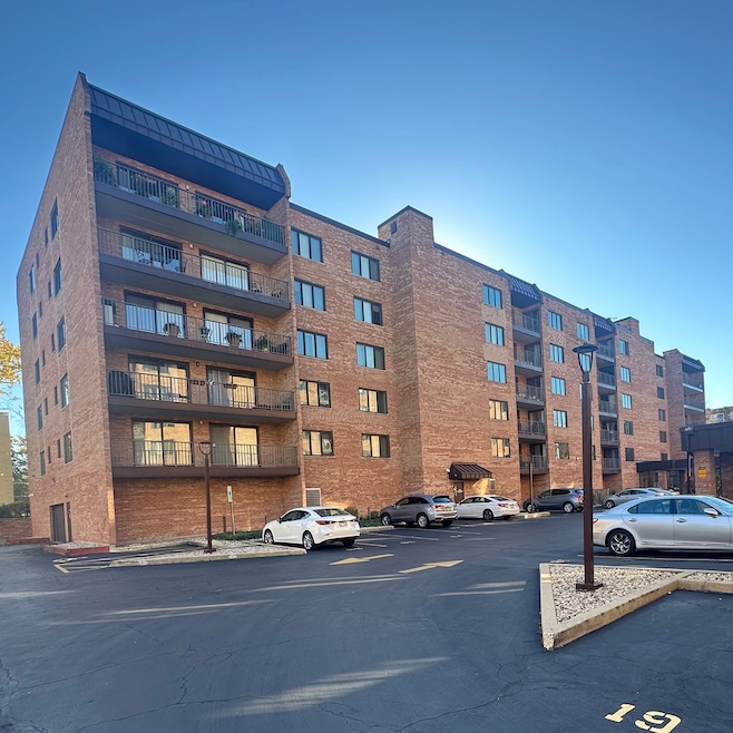 905 Center St unit B208, Des Plaines, IL 60016 - photo 1