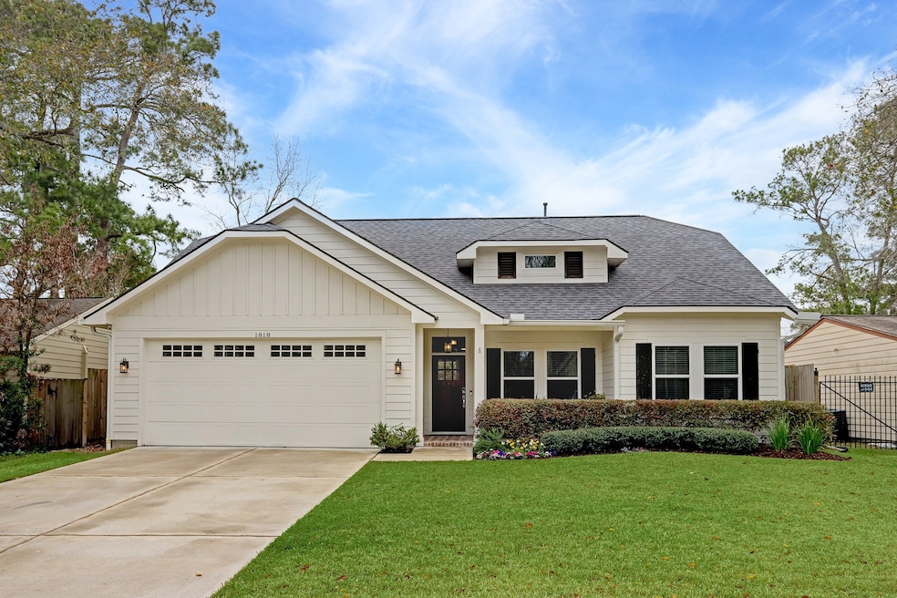 1818 Woodcrest Dr, Houston, TX 77018 - photo 1