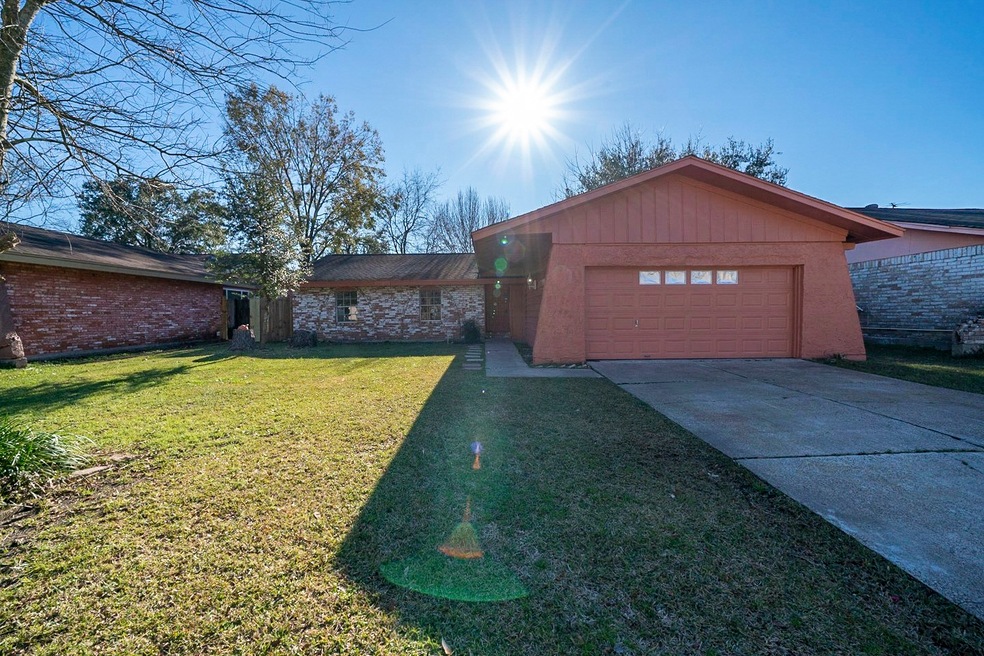 16714 Townes Rd, Friendswood, TX 77546 - photo 1