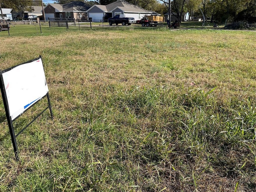 104 Hollingsworth St, Cleburne, TX 76031 - photo 1