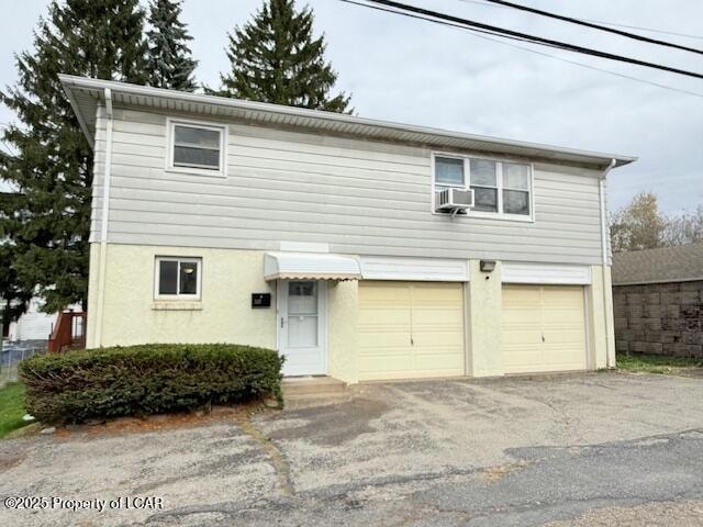 527 E Mine St, Hazleton, PA 18201 - photo 1