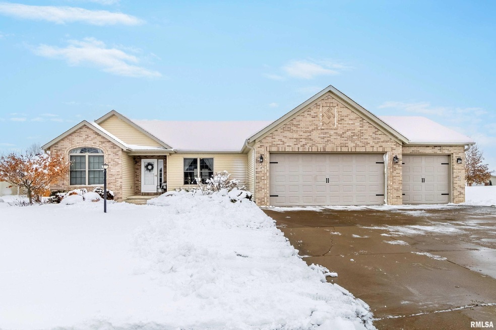 28 Nicholas Ct, Eldridge, IA 52748 - photo 1