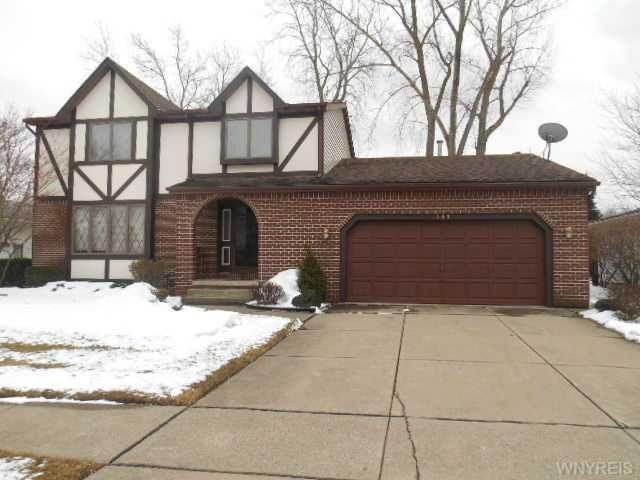 985 Thomas Fox Dr E, North Tonawanda, NY 14120 - photo 1