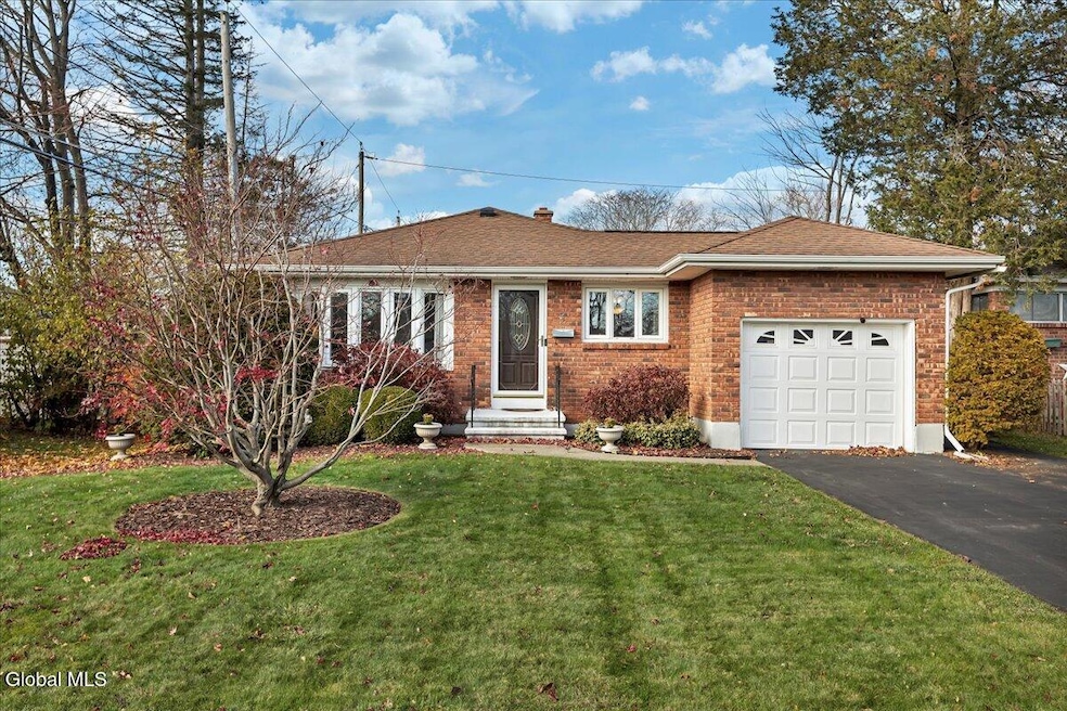 22 Maxwell St, Albany, NY 12208 - photo 1