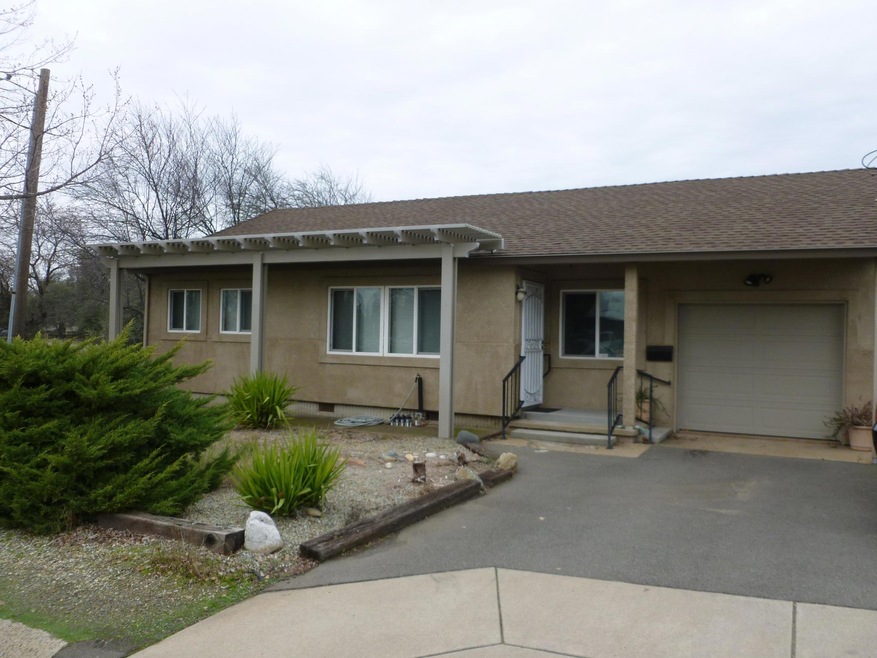 1001 3rd St, Redding, CA 96002 - photo 1