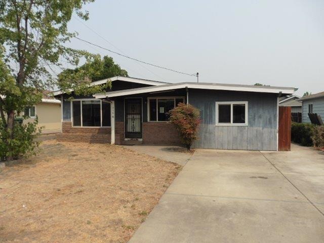 410 N 10th St, Central Point, OR 97502 - photo 1