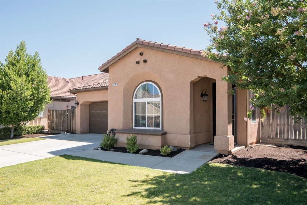 2778 N Dee Ann Ave, Fresno, CA 93727 - photo 1
