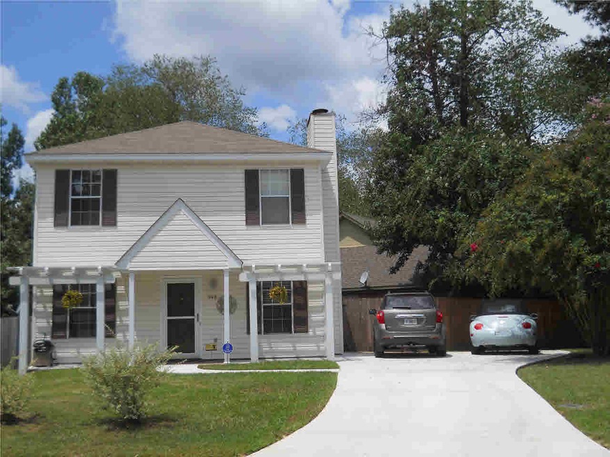 Welcome to 340 North Grove Circle!