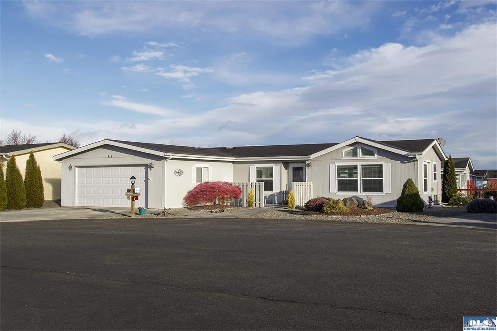 Light, Bright, Clean and Centrally located!!!