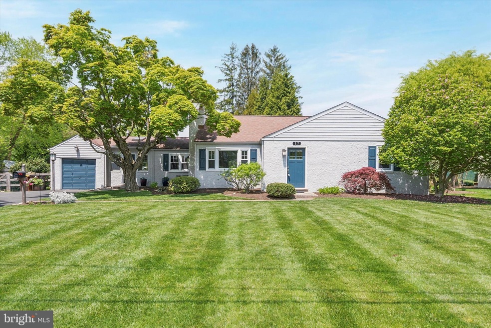 17 Martins Ln, Berwyn, PA 19312 - photo 1