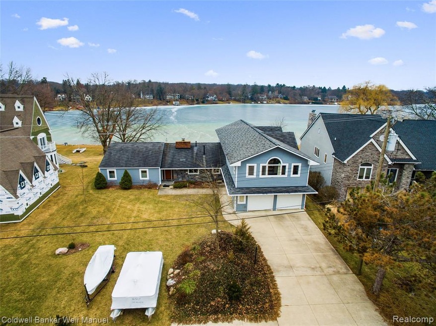 6483 Alden - West Bloomfield - Lakefront on Green 