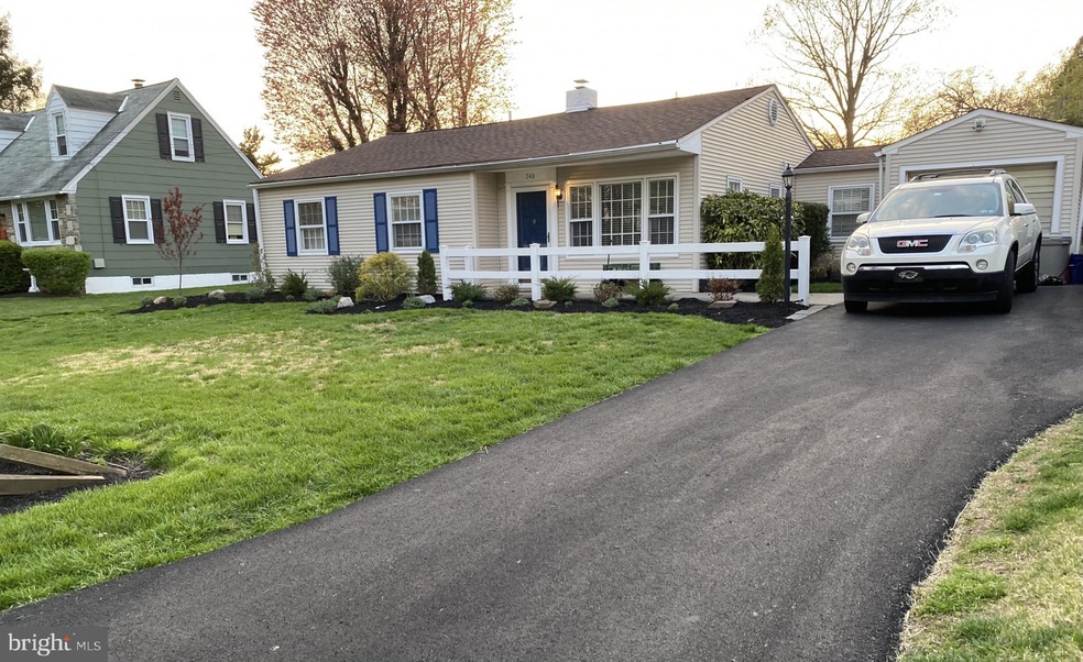 740 Willow St, Southampton, PA 18966 - photo 1