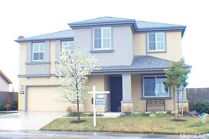 Beautiful 2 story home on the back corner of Rainh