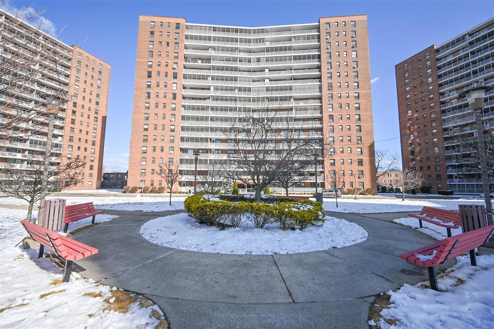 Park City Estates unit 15K, Rego Park, NY 11374 - photo 1