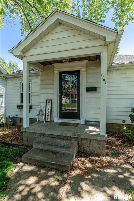 2207 N Howell St, Davenport, IA 52804 - photo 1