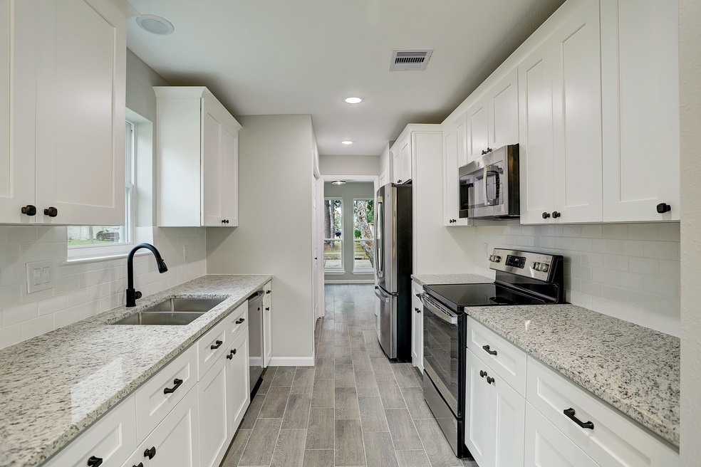 16302 Tibet Rd, Friendswood, TX 77546 - photo 1