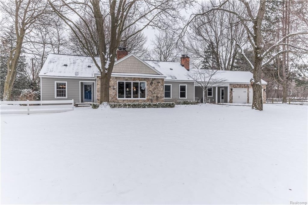 2539 Crofton Ct, Bloomfield Hills, MI 48304 - photo 1