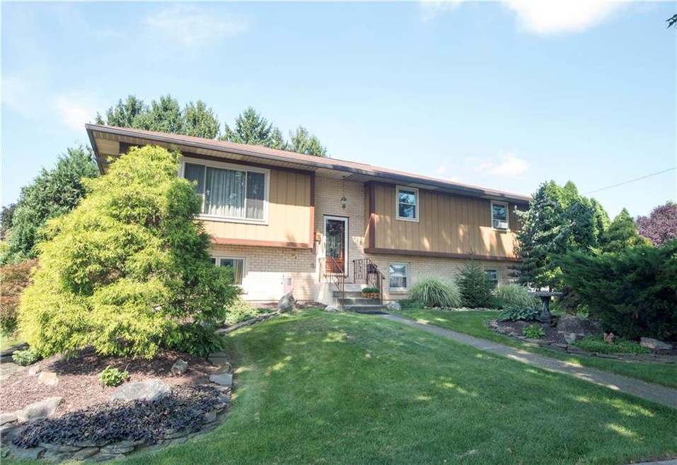 493 Greenwood Ave, Bethlehem, PA 18017 - photo 1