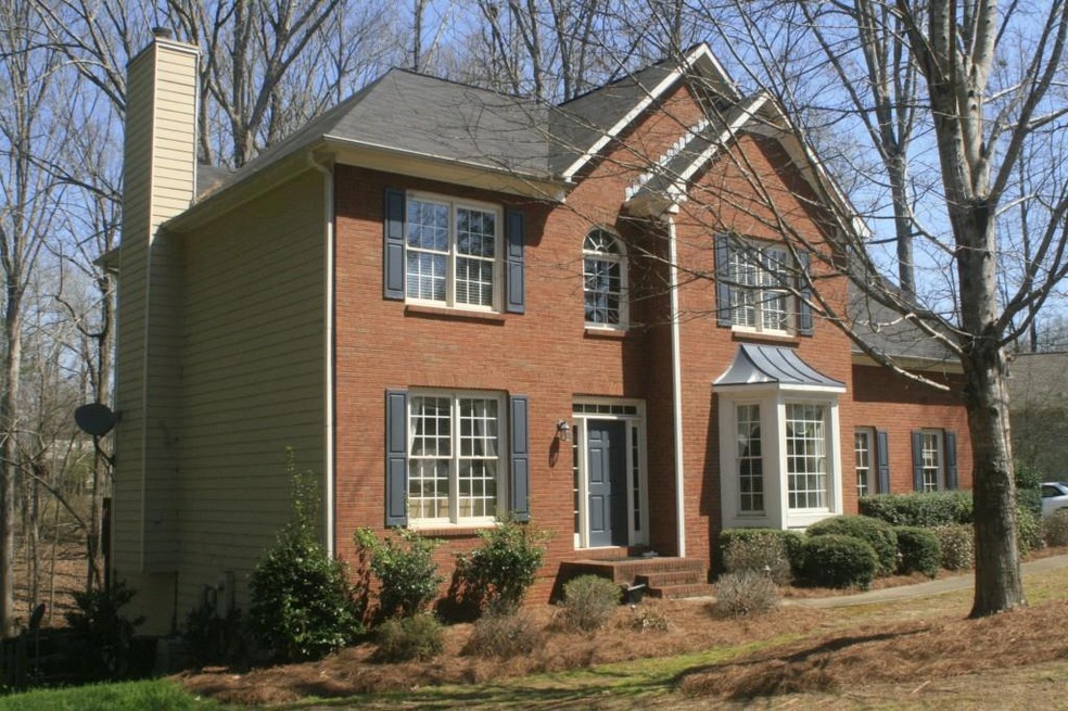 ONE SIDED BRICK HOME ON A QUIET AND PRIVATE CUL-DE