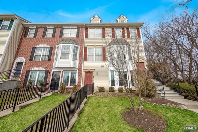 1299 Hibiscus Ct, Mahwah, NJ 07430 - photo 1