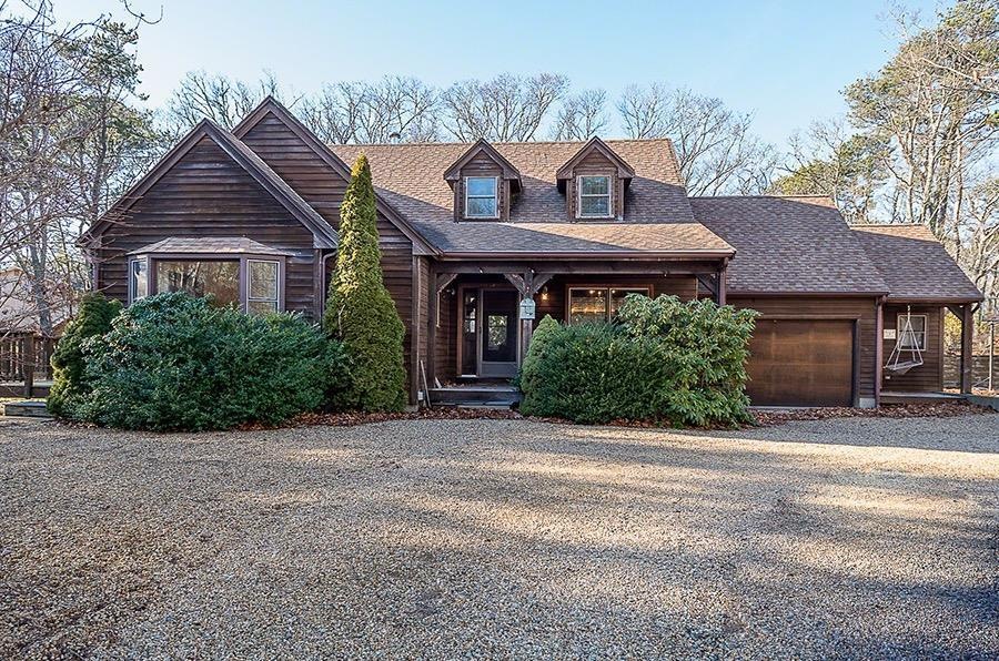 10 Pond View Cir, Oak Bluffs, MA 02568 - photo 1