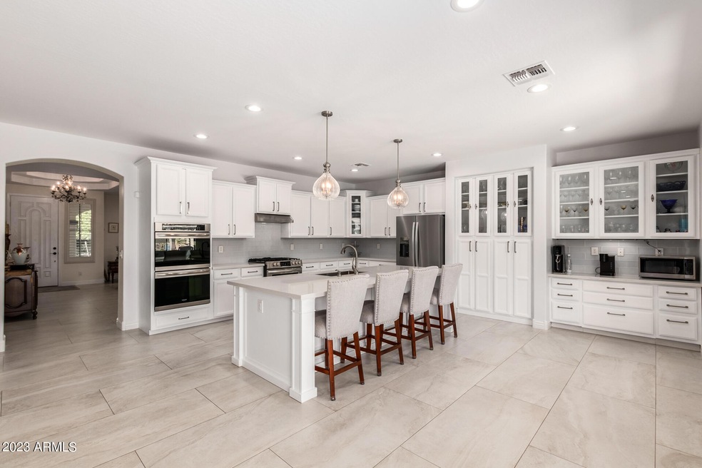 4611 W POWELL Drive