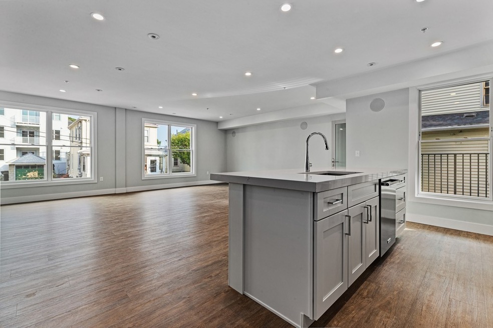 135 Hancock St unit 6, Quincy, MA 02171 - photo 1