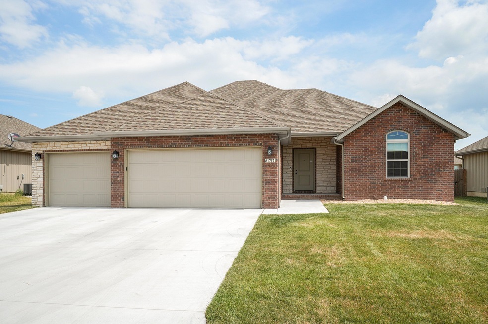 877 E Scott Wayne Dr, Nixa, MO 65714 - photo 1