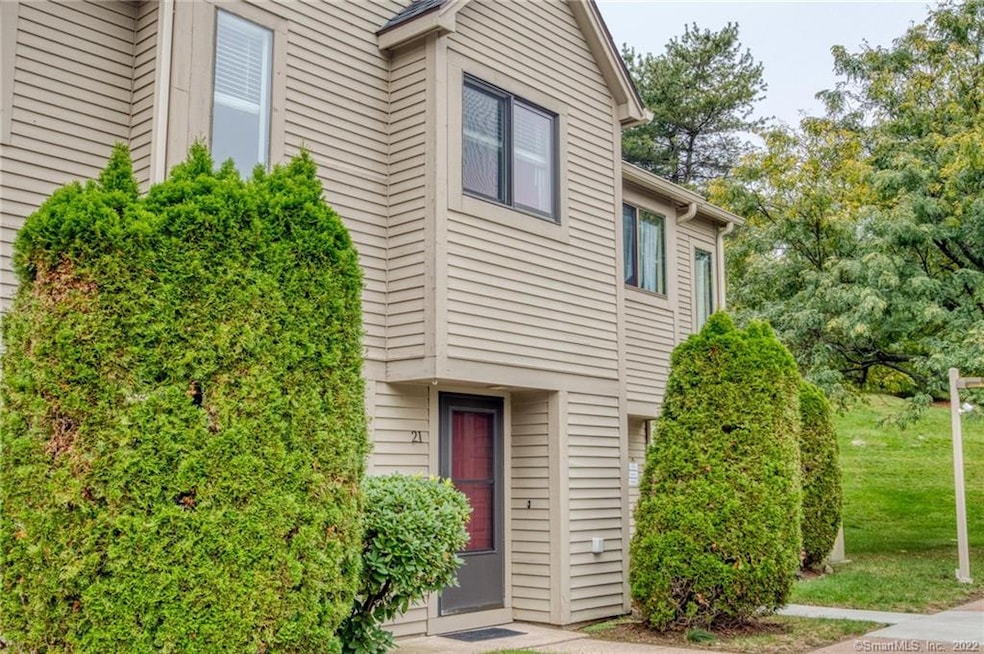 165 Village Square Dr unit 21, New Britain, CT 06053 - photo 1