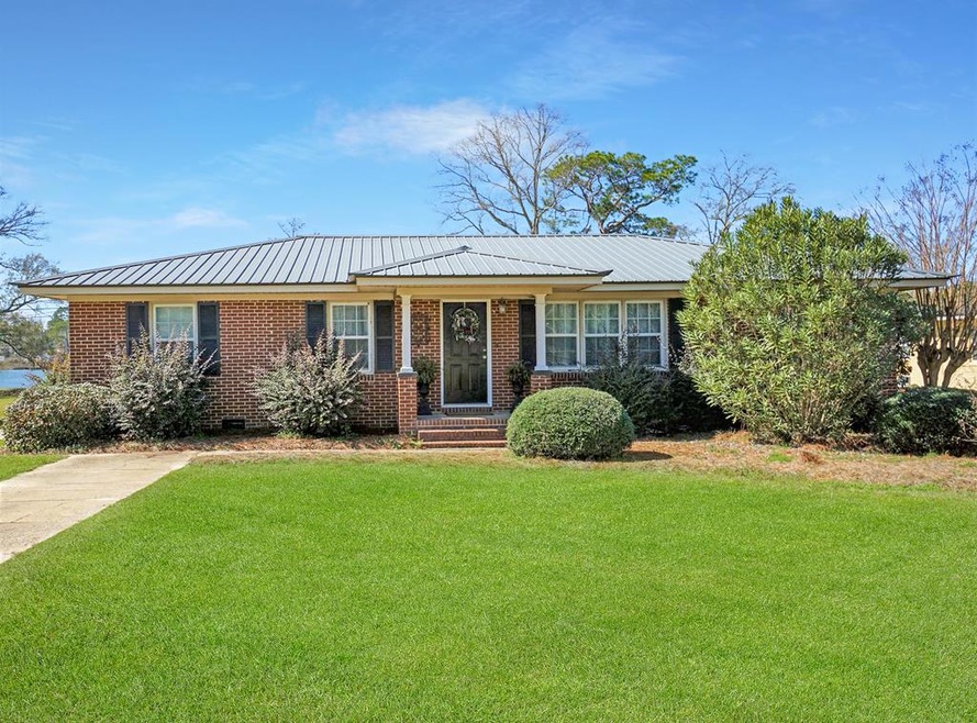 215 Lakeview Dr, Sylvester, GA 31791 - photo 1