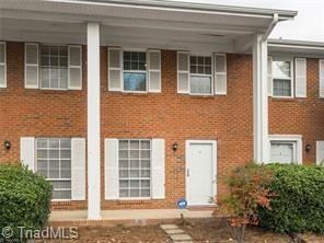 Welcome to Colonial Manor