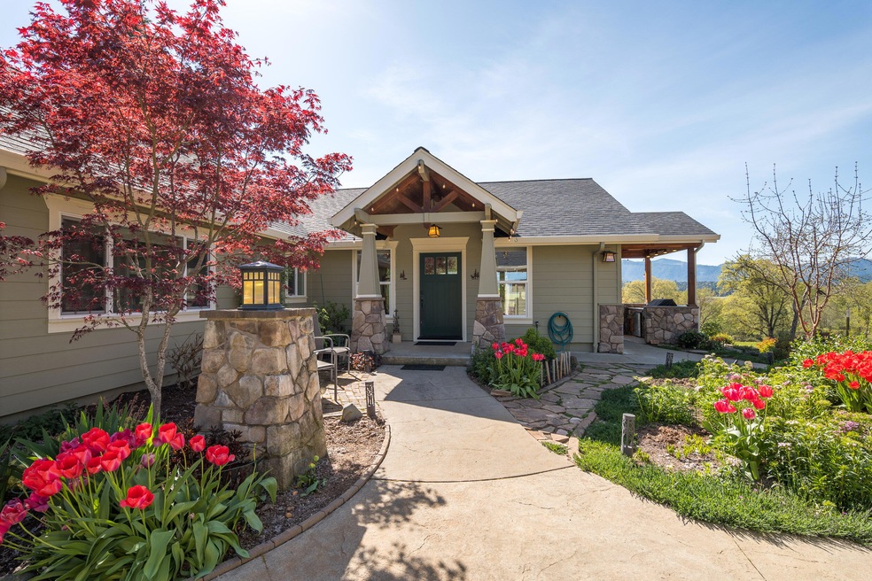 370PauldineWay-006