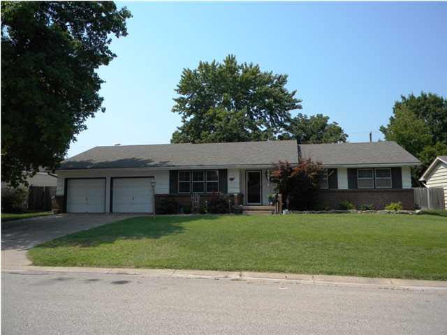 Gorgeous Andover Home! Newer Roof, Fresh Paint, Ne