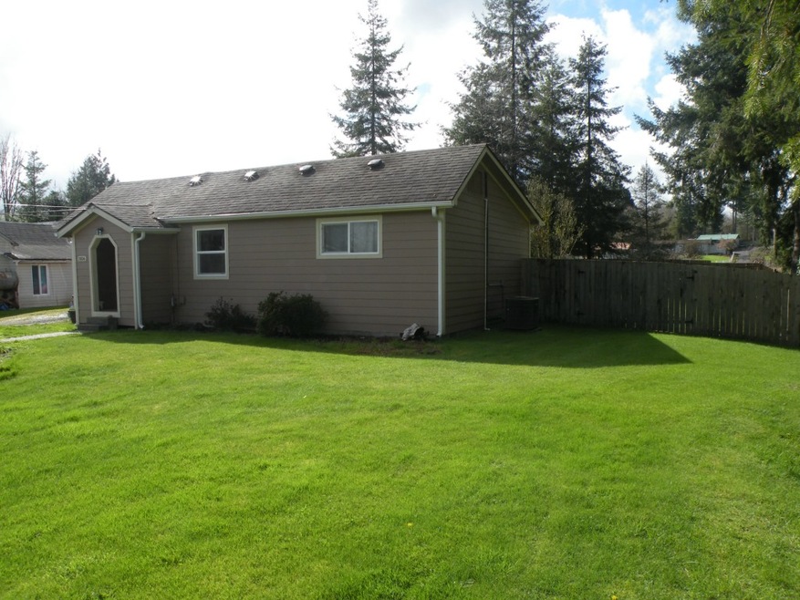 1104 Paulding St, Raymond, WA 98577 - photo 1