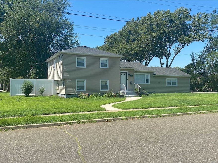 21 Trafalgar Square, Valley Stream, NY 11581 - photo 1