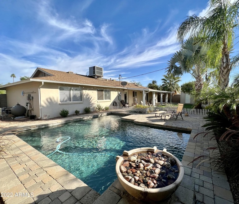 1710 N Sunset