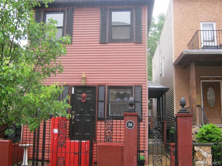 39 Pier St unit 2, Yonkers, NY 10705 - photo 1