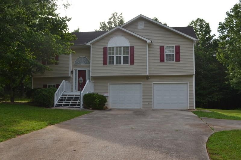 SPLIT BEDROOM PLAN! 4 BEDROOMS! FLAT LOT!