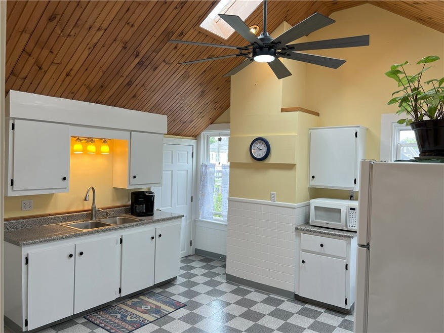 13 Newport Ave unit 3, Newport, RI 02840 - photo 1