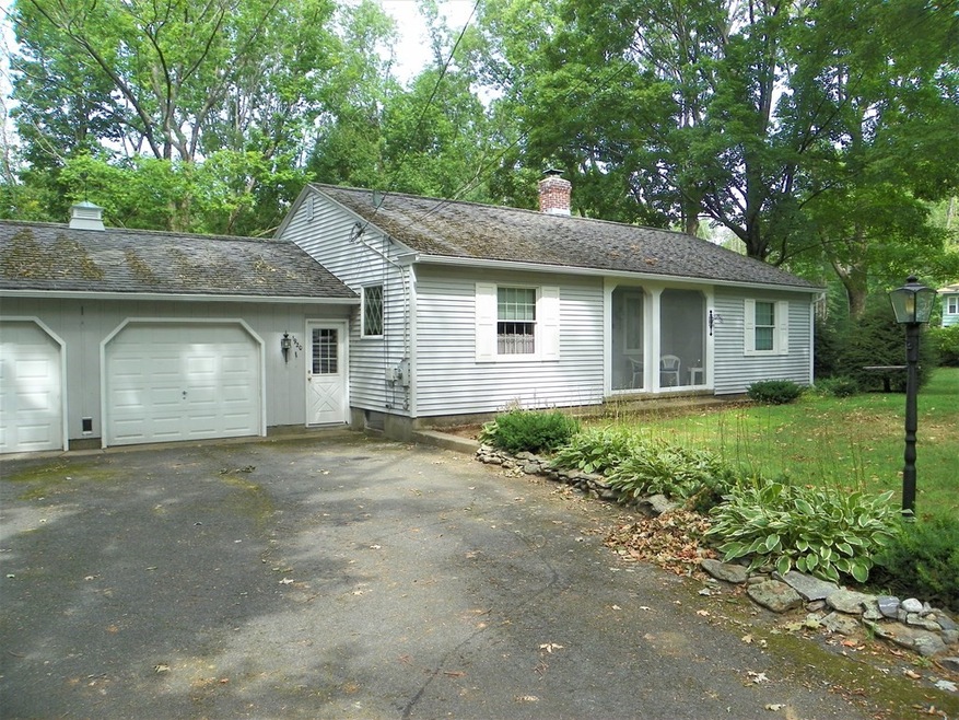 1920 Chestnut Hill Ave, Athol, MA 01331 - photo 1