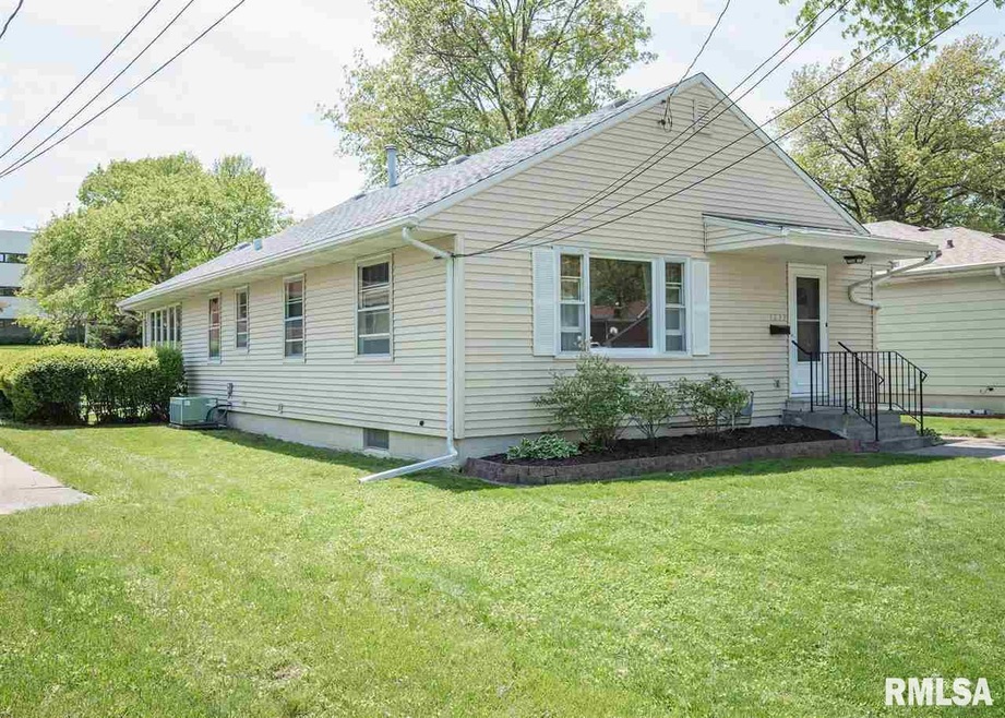 1233 E Dover Ct, Davenport, IA 52803 - photo 1
