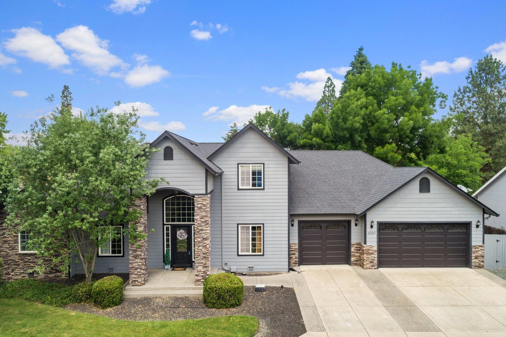 1037 Kensington Ct, Central Point, OR 97502 - photo 1