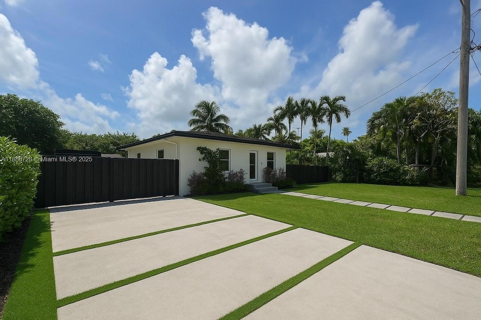 9050 SW 156th St, Palmetto Bay, FL 33157 - photo 1